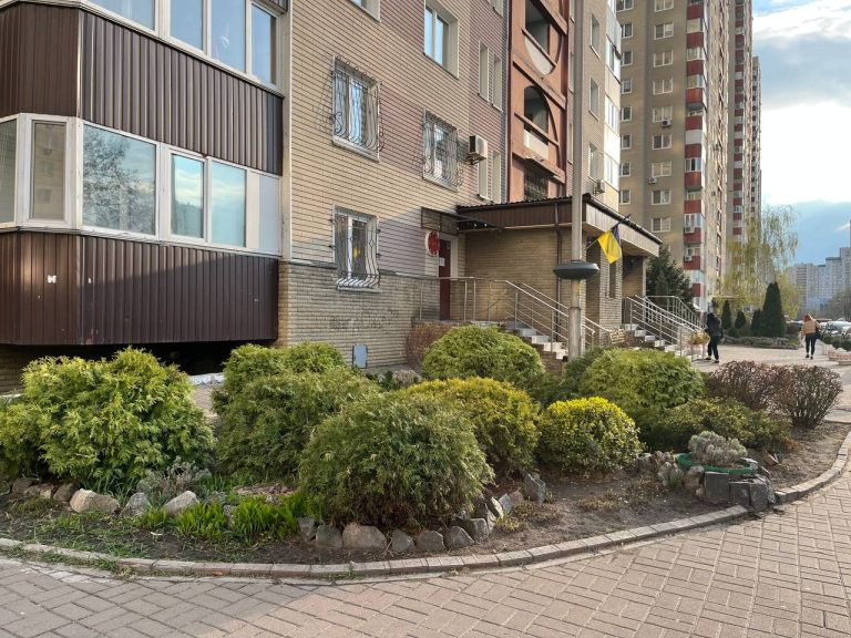 Озеленення території, благоустрій фойє та ліфтів та ліфтів